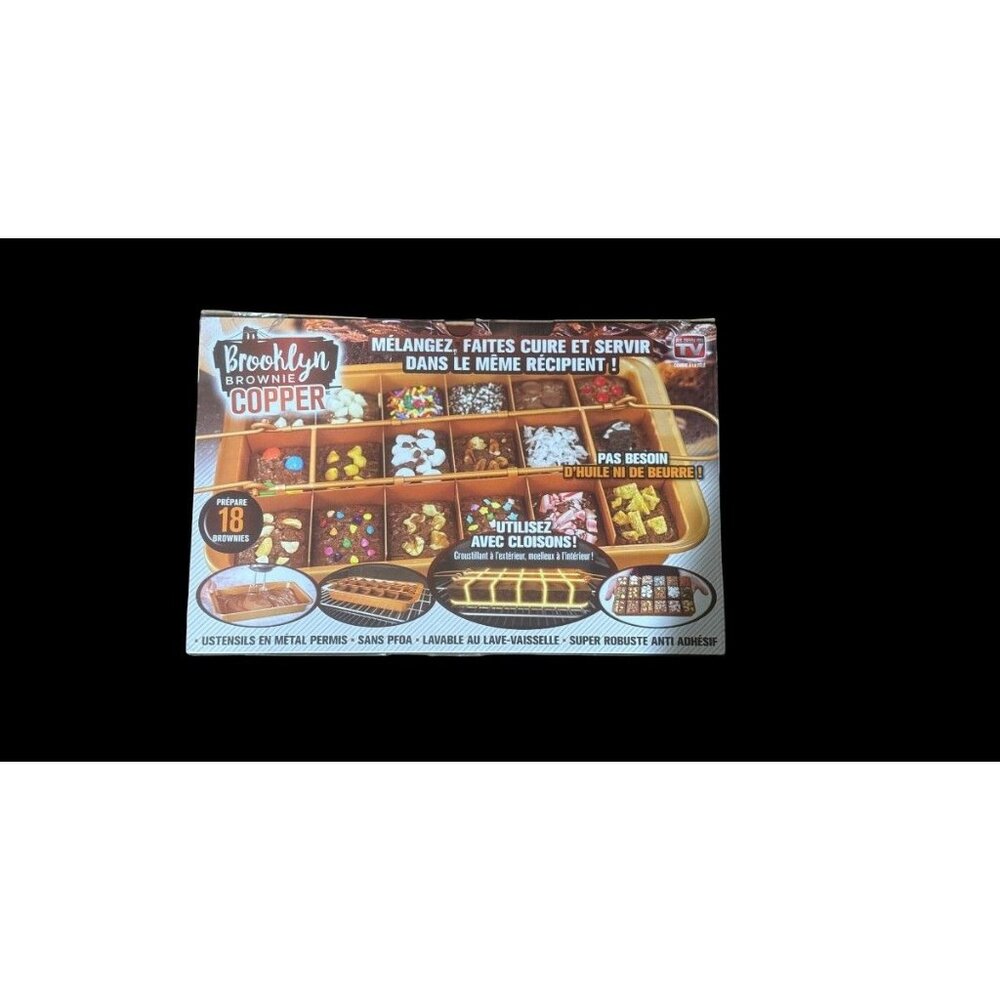 Brooklyn Brownie Non-Stick Baking Pan with Built-in Slicer New in Box